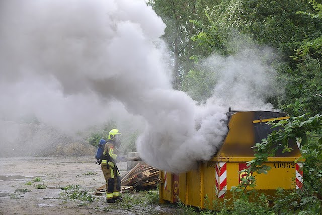 2023/122/20230705-20u54 GB 017 Containerbrand Rijstvogelstraat.jpg